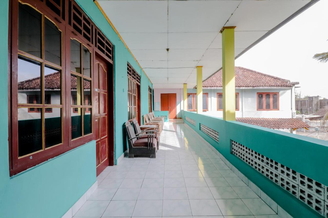 Losmen Parikesit Bantul Exterior photo