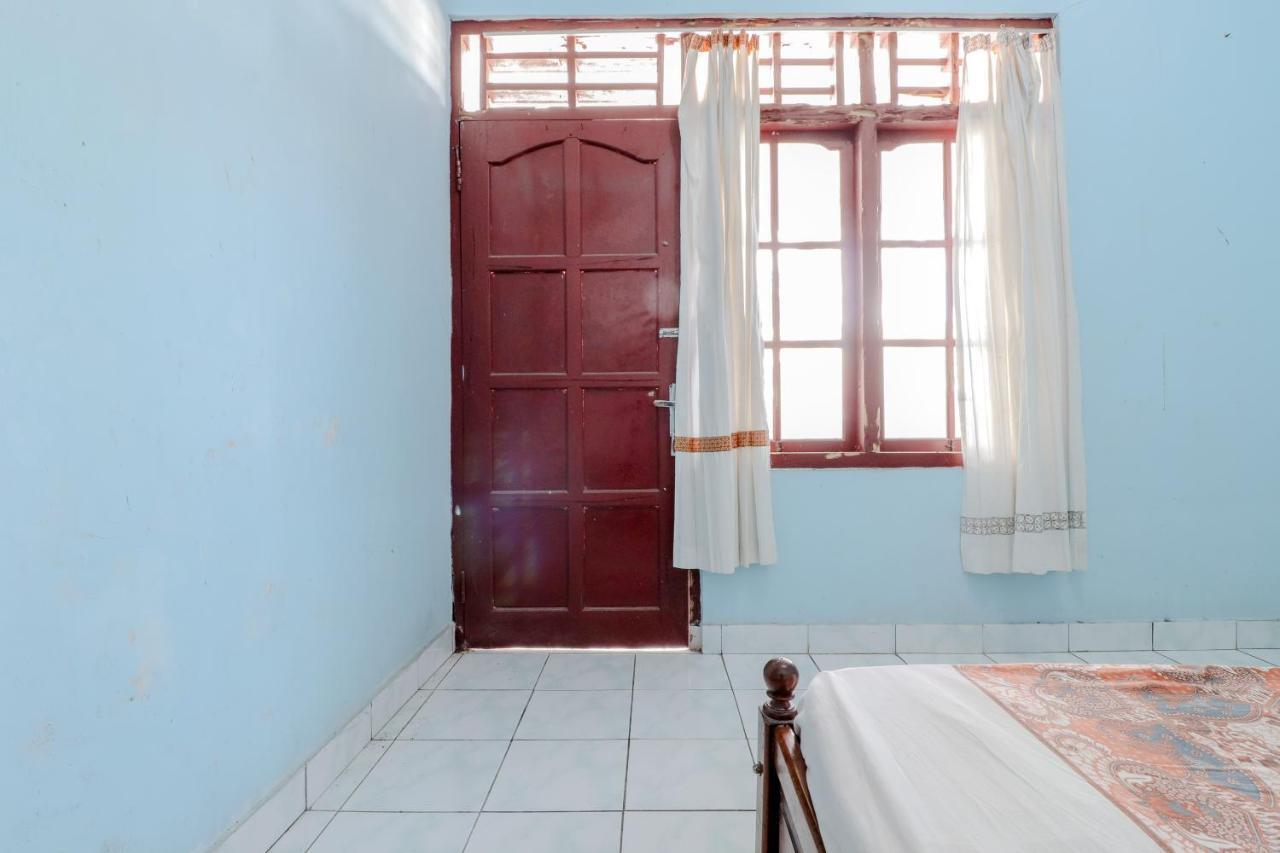 Losmen Parikesit Bantul Exterior photo